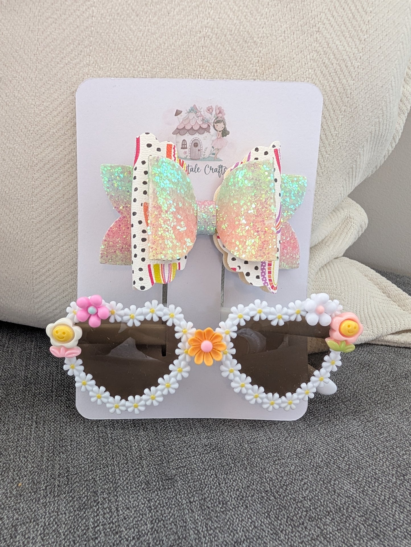 Sunglasses and bow set