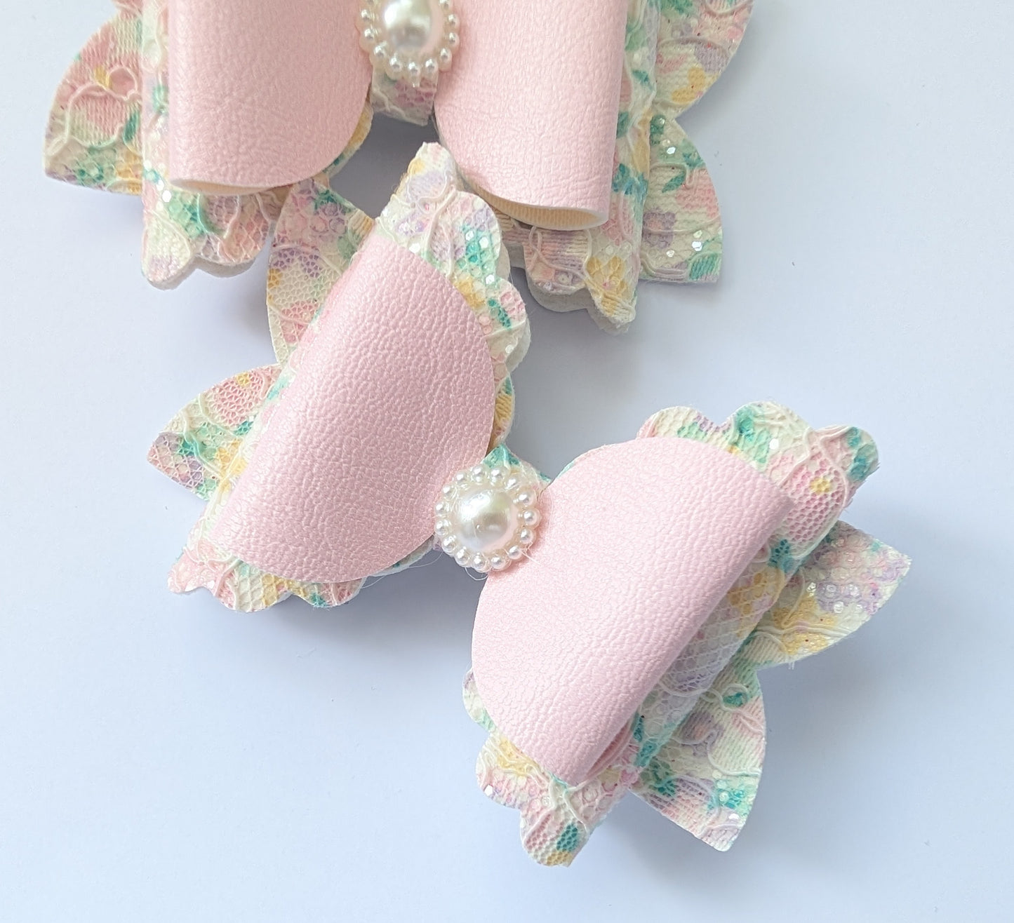 Floral bow with pearls