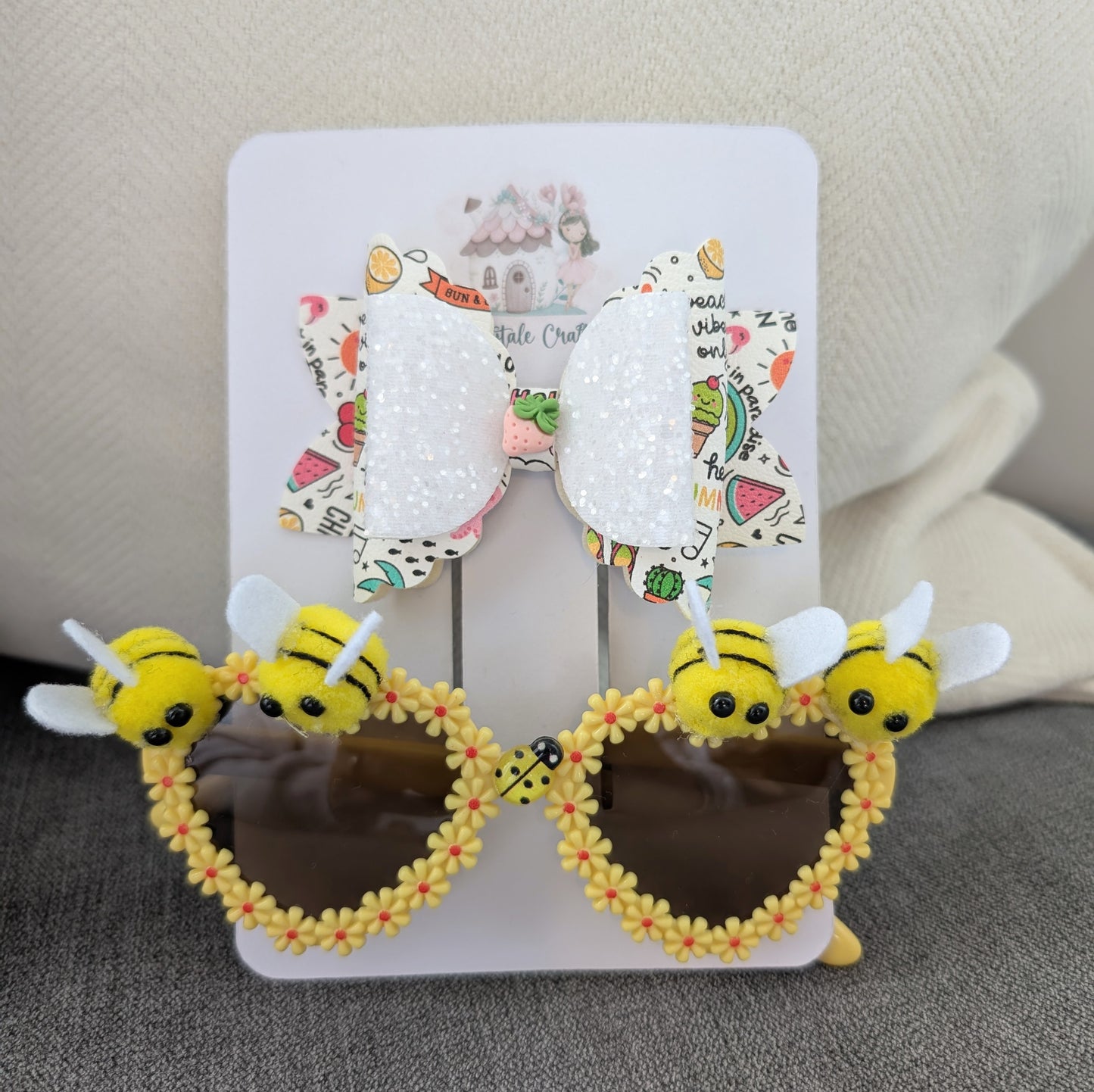 Sunglasses and bow set