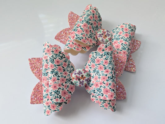 Floral bow with button