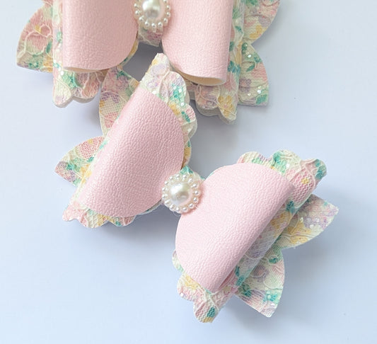Floral bow with pearls